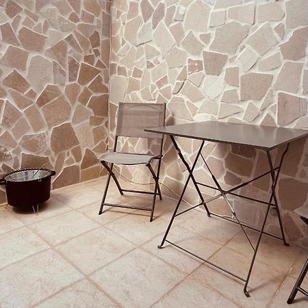 Lovely 2 Bedroom Rental Unit,Patio And Close Beach San Pietro in Bevagna Kültér fotó